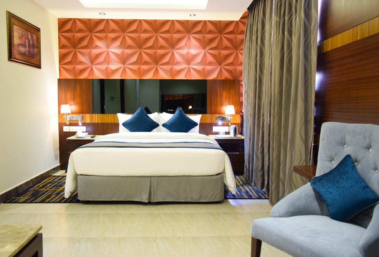 Rg Royal Hotel Bengaluru Zewnętrze zdjęcie