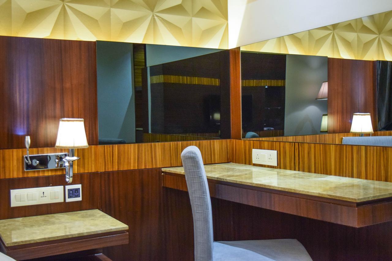 Rg Royal Hotel Bengaluru Zewnętrze zdjęcie