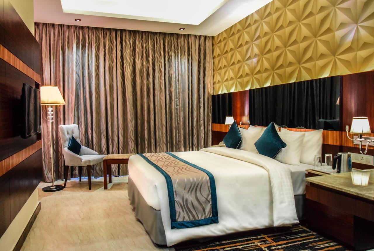 Rg Royal Hotel Bengaluru Zewnętrze zdjęcie