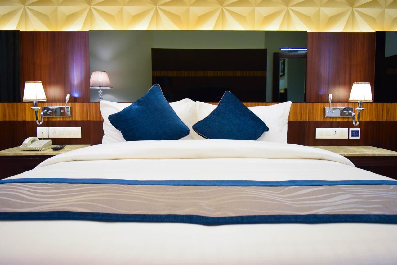 Rg Royal Hotel Bengaluru Zewnętrze zdjęcie