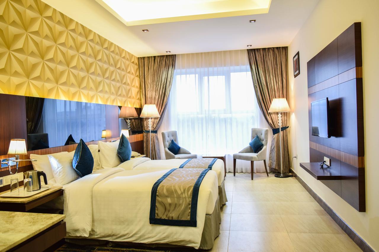 Rg Royal Hotel Bengaluru Zewnętrze zdjęcie