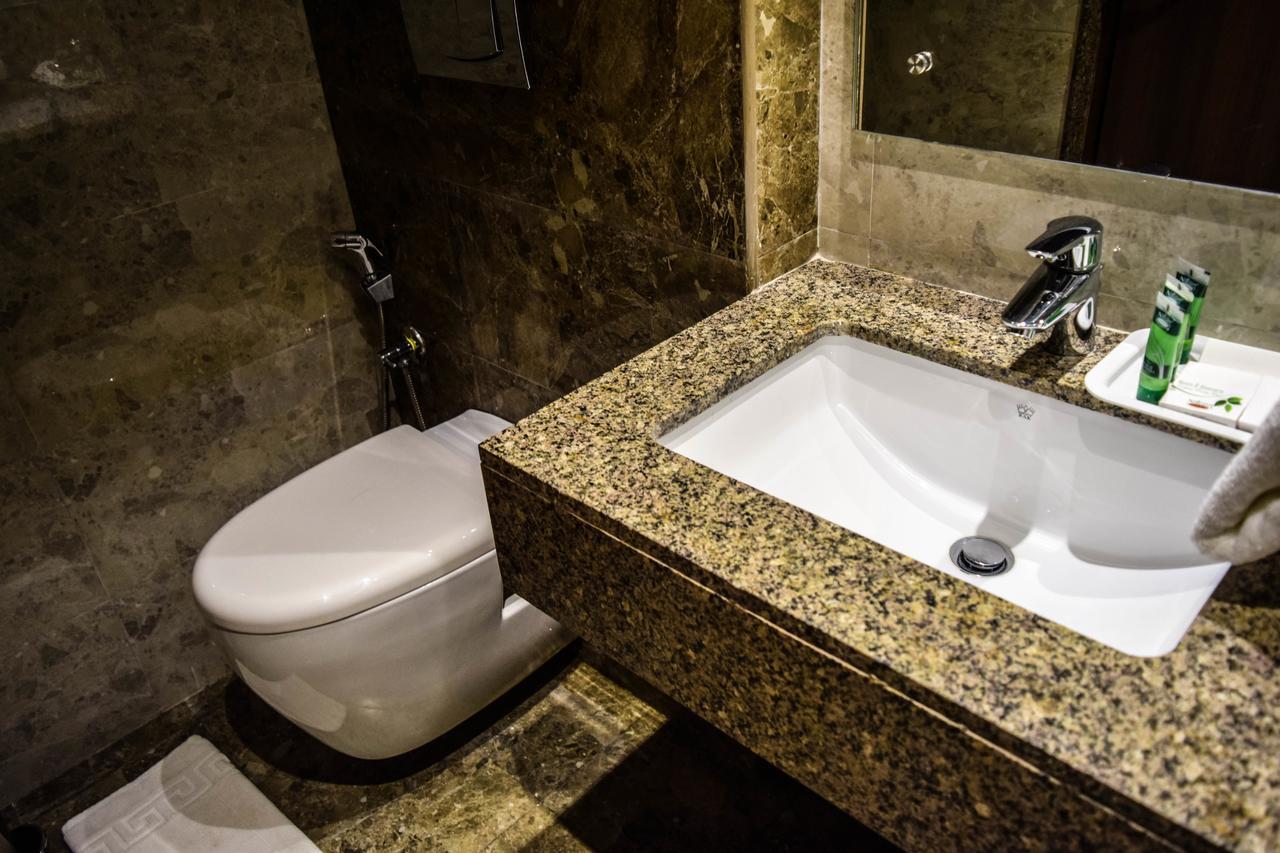 Rg Royal Hotel Bengaluru Zewnętrze zdjęcie