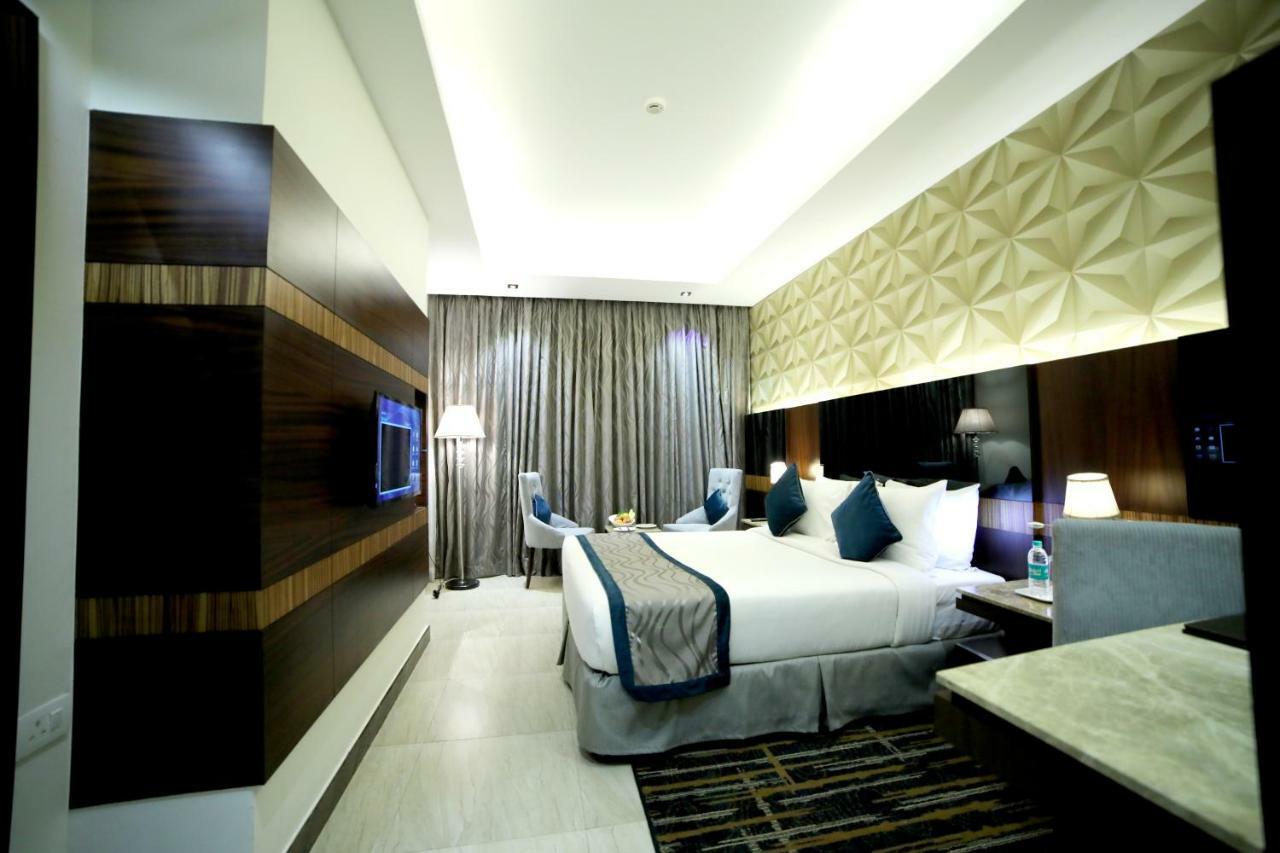 Rg Royal Hotel Bengaluru Zewnętrze zdjęcie